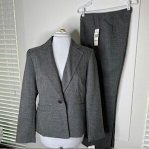 NWT Jones & Co Charcoal 2 pc Fully Lined Single Button Pantsuit Size 12